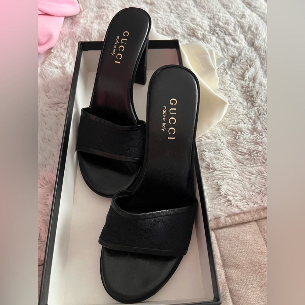 Black Gucci mule sandal